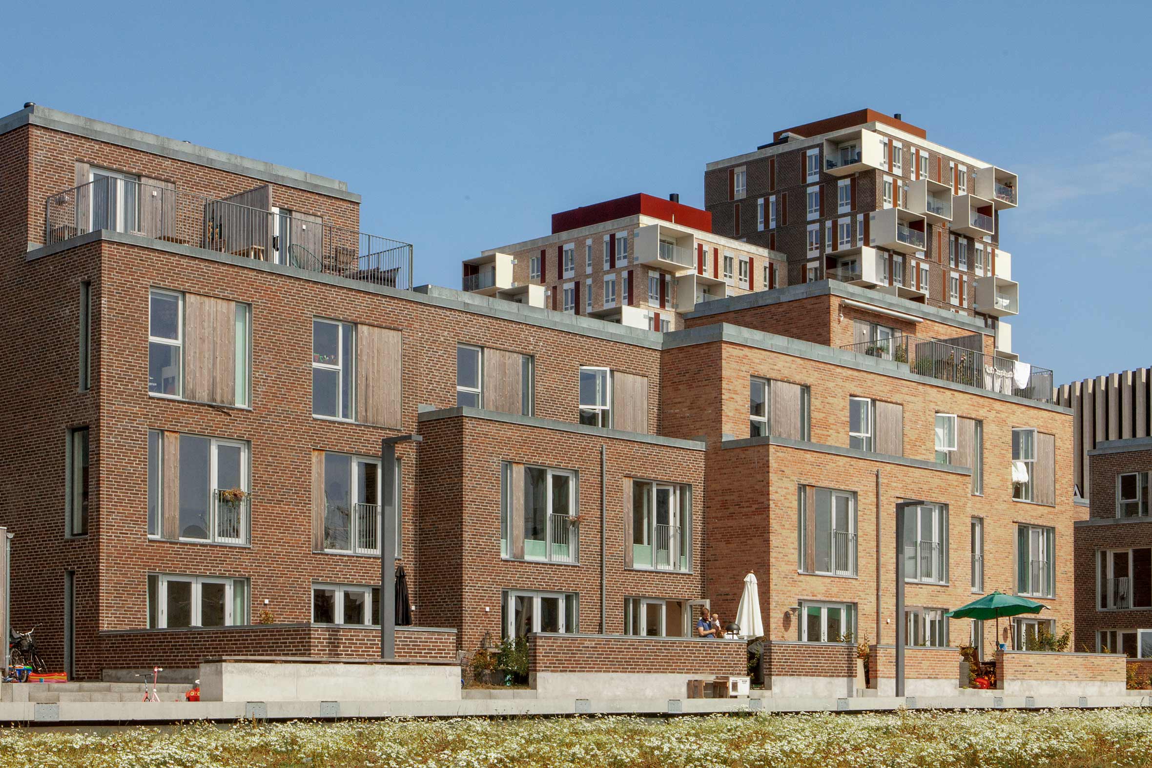 Rækkehuse i 2 og 3-plan med egen terrasse og god udsigt på amager