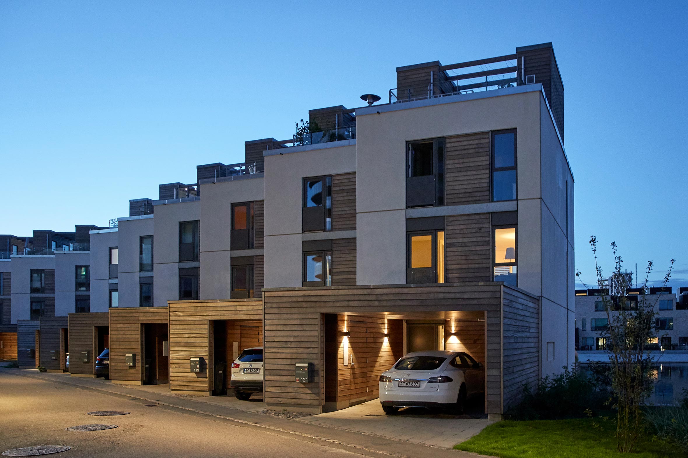 3-plans rækkehuse med egen carport og tagterrasse i toppen på Islands Brygge