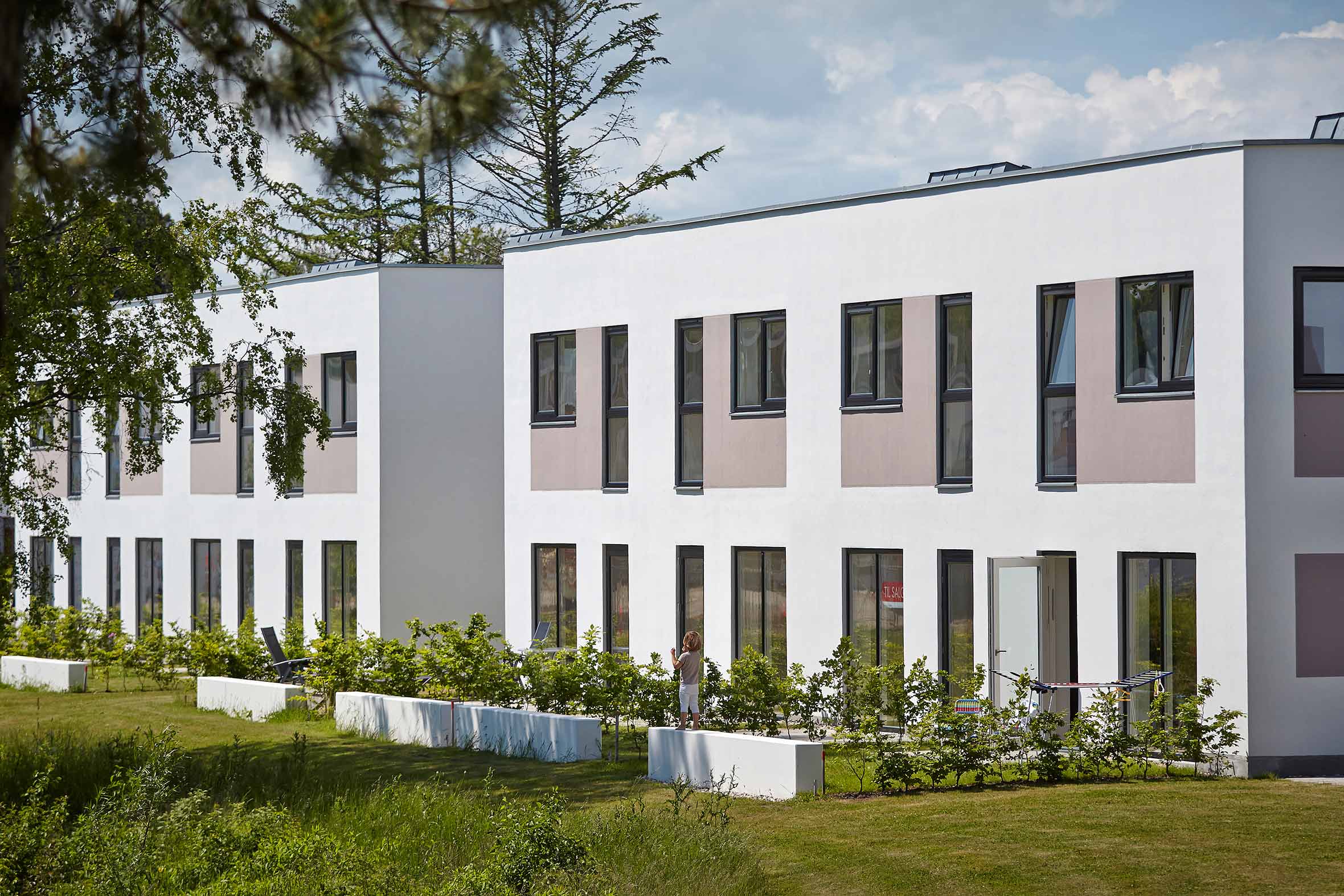 Rækkehuse i 2-plan omringet af skøn natur og med egen have i Farum