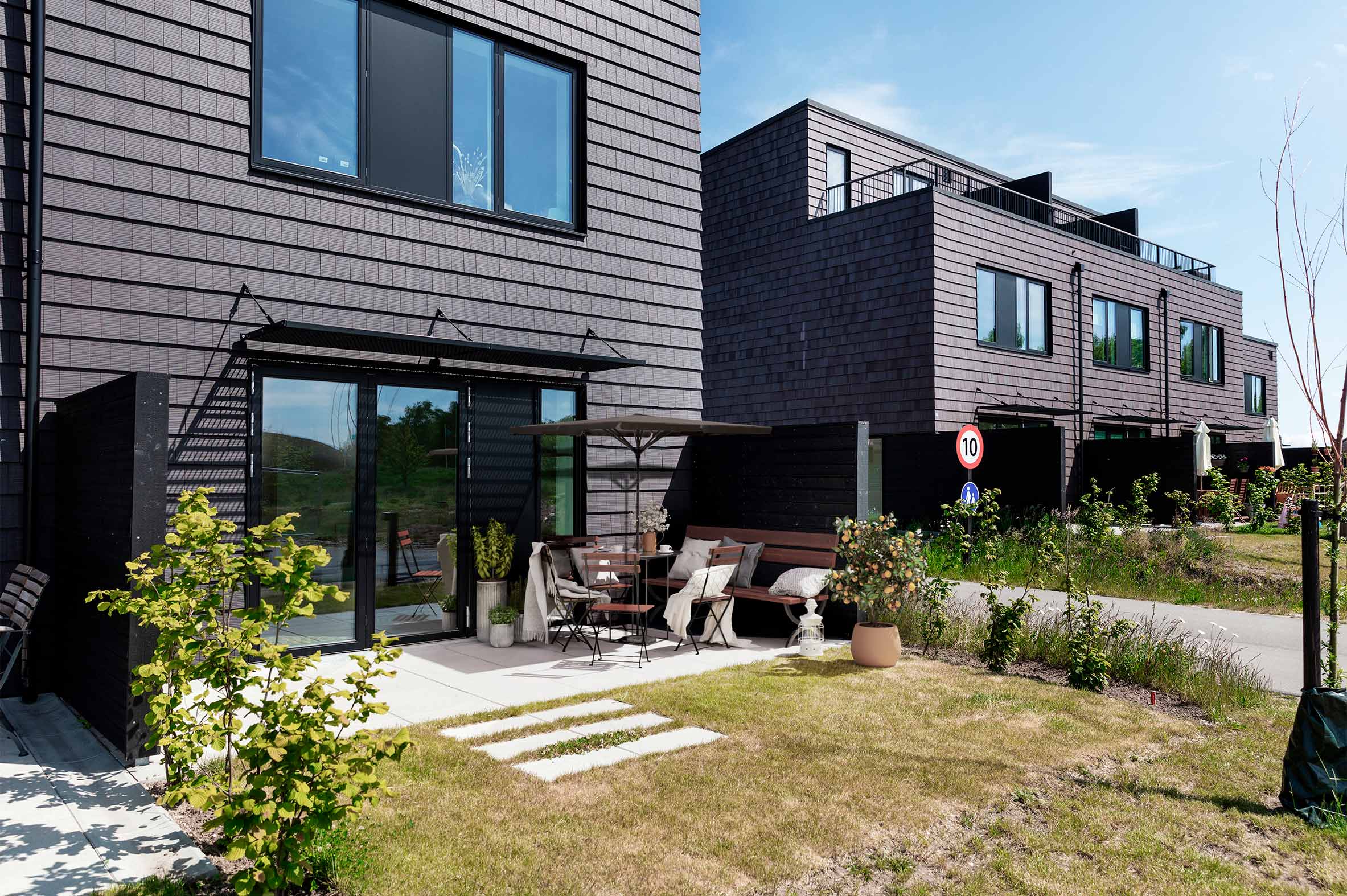 2-plans rækkehus med forhave og solrig terrasse på Flyvestation Værløse